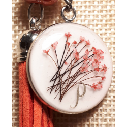 Crins en forme de bouquet fleurs rouges et lettre P