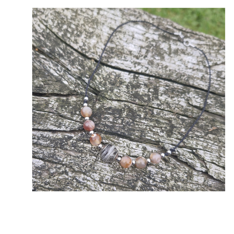 Création de bijoux en crins de chevaux et poils d'animaux