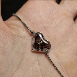 Collier reglable avec Pendentif incrustés de crins